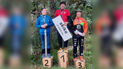 Von links: Thomas Geisler (SKIKE Thüringen), Gerhard Bauer (DJK Falkenberg), Oliver Heiden (HOHPE Racingteam). (Bild: Rainer Fürst)