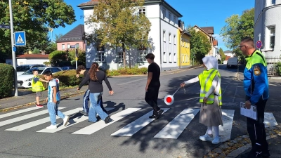 Die Schülerlotsen bei der praktischen Ausbildung. (Bild: Markus Kaiser )