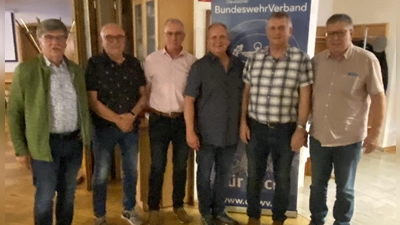 Vorstandschaft ERH Schwandorf mit Landesvorsitzenden Süd OStFw a.D. Hauber. (Bild: Markus Schaubeck)